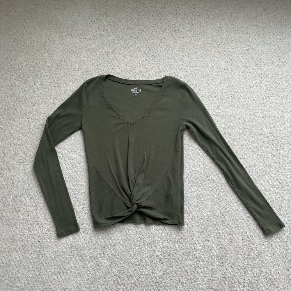 🏷🚨ALL ITEMS $6 or less BUY 2 get 1 FREE! 🚨🏷Hollister Ribbed longsleeve